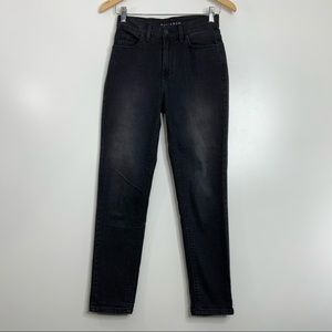 Mott and Bow Mom Jeans. Waist 25 Length 28.